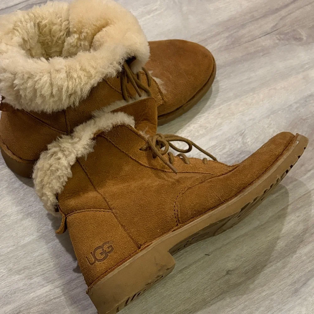 UGG Chestnut Boots with Cream Fur - Picture 4 of 5
